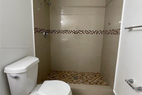 Condo in Miami, Florida, 1 bedroom  № 1802541 - photo 16