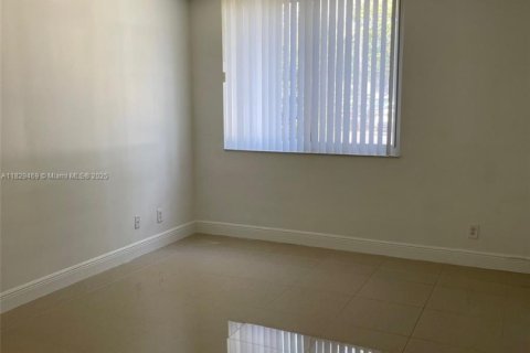 Condo in Miami, Florida, 1 bedroom  № 1802541 - photo 18