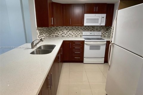 Condo in Miami, Florida, 1 bedroom  № 1802541 - photo 8