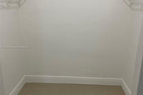 Condo in Miami, Florida, 1 bedroom  № 1802541 - photo 19