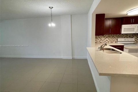 Condo in Miami, Florida, 1 bedroom  № 1802541 - photo 5
