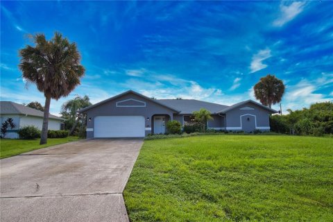 House in Port Charlotte, Florida 3 bedrooms, 222.32 sq.m. № 1426689 - photo 2