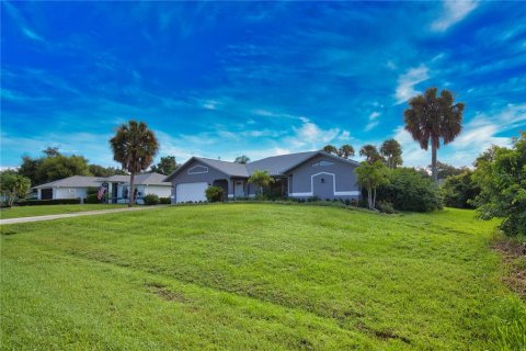 House in Port Charlotte, Florida 3 bedrooms, 222.32 sq.m. № 1426689 - photo 1