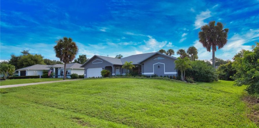 House in Port Charlotte, Florida 3 bedrooms, 222.32 sq.m. № 1426689