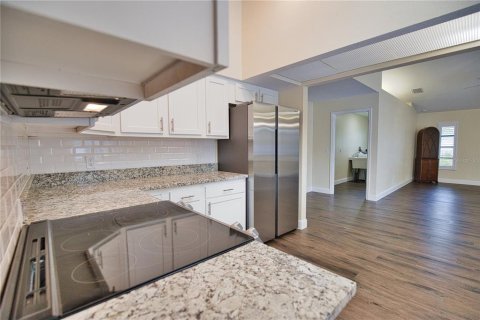 House in Port Charlotte, Florida 3 bedrooms, 222.32 sq.m. № 1426689 - photo 15