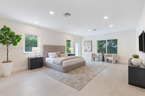 House in Miami Shores, Florida 4 bedrooms, 238.85 sq.m. № 2414475 - photo 19