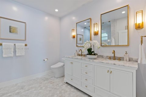 House in Miami Shores, Florida 4 bedrooms, 238.85 sq.m. № 2414475 - photo 24