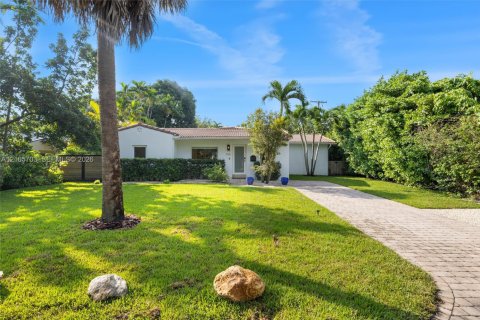 House in Miami Shores, Florida 4 bedrooms, 238.85 sq.m. № 2414475 - photo 2