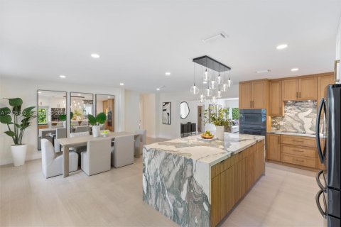 House in Miami Shores, Florida 4 bedrooms, 238.85 sq.m. № 2414475 - photo 14