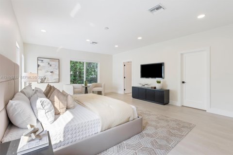 House in Miami Shores, Florida 4 bedrooms, 238.85 sq.m. № 2414475 - photo 22