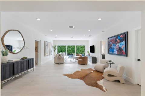 House in Miami Shores, Florida 4 bedrooms, 238.85 sq.m. № 2414475 - photo 4