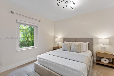 House in Miami Shores, Florida 4 bedrooms, 238.85 sq.m. № 2414475 - photo 30