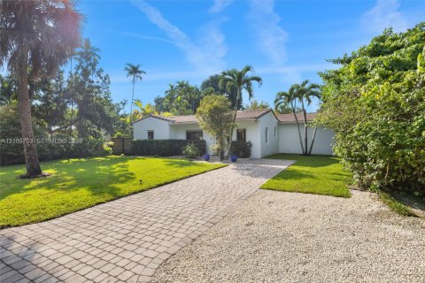 House in Miami Shores, Florida 4 bedrooms, 238.85 sq.m. № 2414475 - photo 3