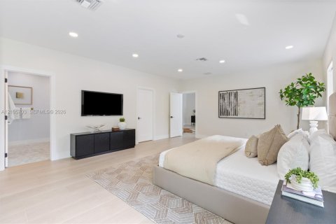 House in Miami Shores, Florida 4 bedrooms, 238.85 sq.m. № 2414475 - photo 21