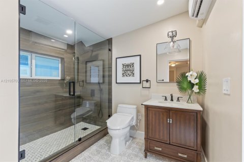 House in Miami Shores, Florida 4 bedrooms, 238.85 sq.m. № 2414475 - photo 29