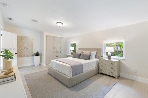 House in Miami Shores, Florida 4 bedrooms, 238.85 sq.m. № 2414475 - photo 27