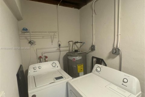 Снять в аренду виллу или дом в Холливуд, Флорида 2 спальни, 119.29м2, № 1991793 - фото 15