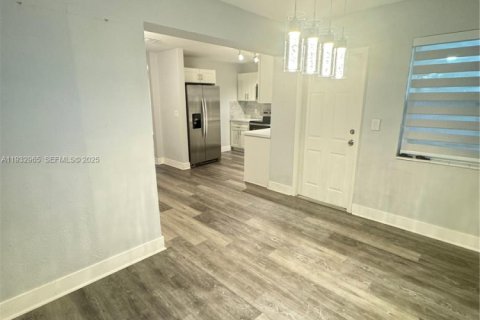 Снять в аренду виллу или дом в Холливуд, Флорида 2 спальни, 119.29м2, № 1991793 - фото 4