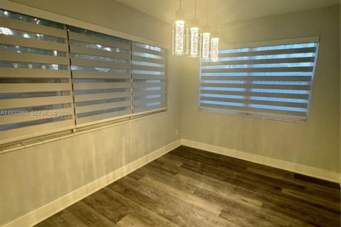 Снять в аренду виллу или дом в Холливуд, Флорида 2 спальни, 119.29м2, № 1991793 - фото 6