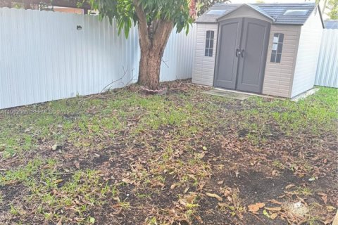 Снять в аренду виллу или дом в Холливуд, Флорида 2 спальни, 119.29м2, № 1991793 - фото 18