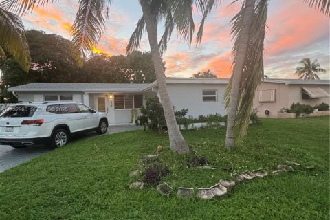 Снять в аренду виллу или дом в Холливуд, Флорида 2 спальни, 119.29м2, № 1991793 - фото 1