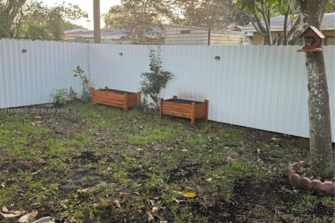 Снять в аренду виллу или дом в Холливуд, Флорида 2 спальни, 119.29м2, № 1991793 - фото 17