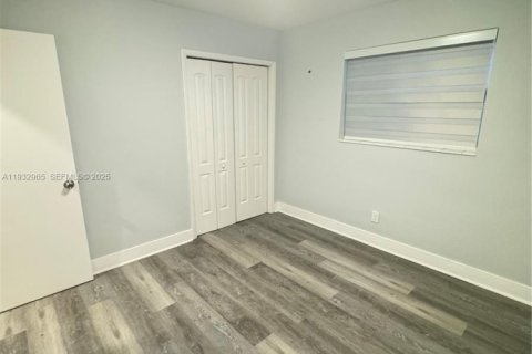 Снять в аренду виллу или дом в Холливуд, Флорида 2 спальни, 119.29м2, № 1991793 - фото 12