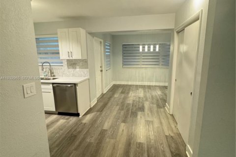 Снять в аренду виллу или дом в Холливуд, Флорида 2 спальни, 119.29м2, № 1991793 - фото 3