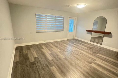 Снять в аренду виллу или дом в Холливуд, Флорида 2 спальни, 119.29м2, № 1991793 - фото 8