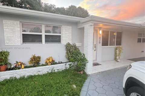 Снять в аренду виллу или дом в Холливуд, Флорида 2 спальни, 119.29м2, № 1991793 - фото 20