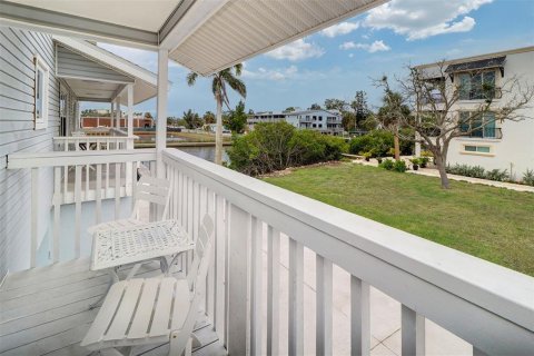 Commercial property in Indian Rocks Beach, Florida 6 bedrooms, 379.04 sq.m. № 1885090 - photo 15