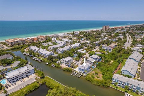 Commercial property in Indian Rocks Beach, Florida 6 bedrooms, 379.04 sq.m. № 1885090 - photo 2