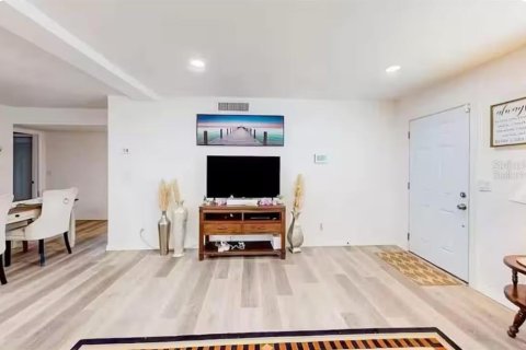 Casa en alquiler en Clearwater, Florida, 4 dormitorios, 189.71 m2 № 1909373 - foto 3