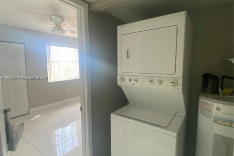 Copropriété à vendre à Miami, Floride: 3 chambres, 107.77 m2 № 1941885 - photo 7