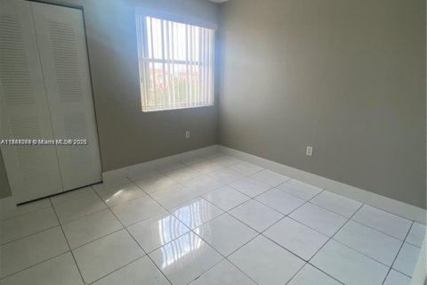Condo in Miami, Florida, 3 bedrooms  № 1941885 - photo 8
