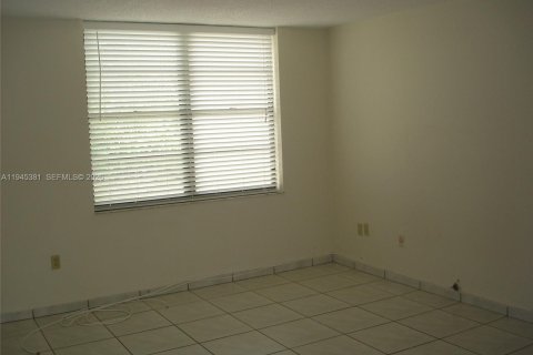 Снять в аренду кондоминиум в Майами, Флорида 1 спальня, 73.11м2, № 2001812 - фото 9