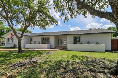House in Miami, Florida 5 bedrooms, 281.59 sq.m. № 2315571