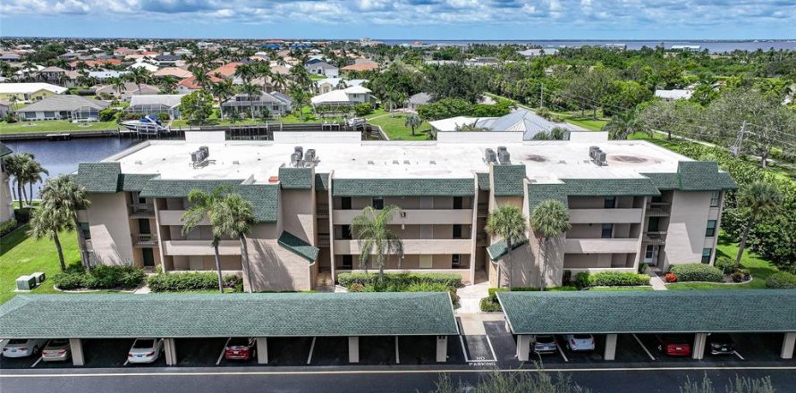 Condominio en Punta Gorda, Florida, 2 dormitorios № 1907428