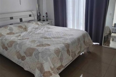 Apartamento en alquiler en Miami, Florida, 2 dormitorios, 1563.92 m2 № 2080251 - foto 5