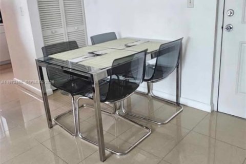 Apartamento en alquiler en Miami, Florida, 2 dormitorios, 1563.92 m2 № 2080251 - foto 7