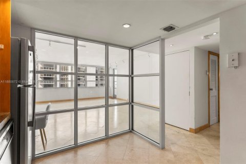 Condominio en alquiler en Miami Beach, Florida, 1 dormitorio, 95.41 m2 № 1929297 - foto 11