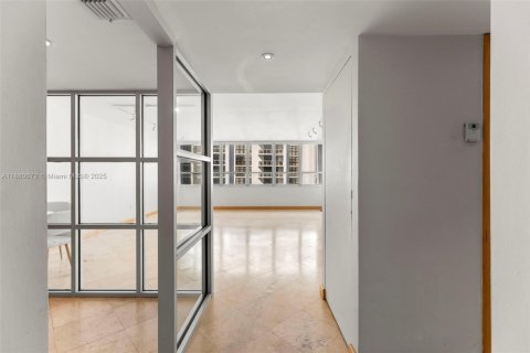 Condominio en alquiler en Miami Beach, Florida, 1 dormitorio, 95.41 m2 № 1929297 - foto 9