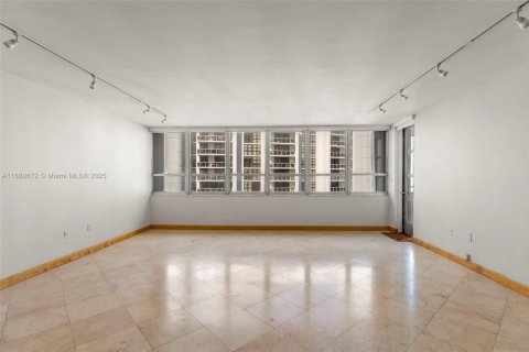 Condominio en alquiler en Miami Beach, Florida, 1 dormitorio, 95.41 m2 № 1929297 - foto 3