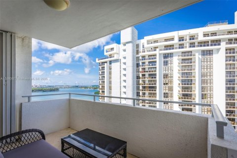 Condominio en alquiler en Miami Beach, Florida, 1 dormitorio, 95.41 m2 № 1929297 - foto 25