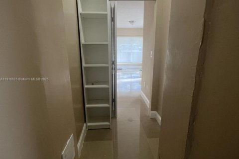 Снять в аренду виллу или дом в Форт-Лодердейл, Флорида 1 спальня, 169.27м2, № 2035044 - фото 8