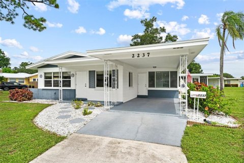 House in Bradenton, Florida 3 bedrooms, 109.72 sq.m. № 2284417