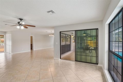 House in Tavares, Florida 3 bedrooms, 160.07 sq.m. № 1686513 - photo 19