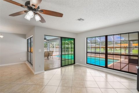 House in Tavares, Florida 3 bedrooms, 160.07 sq.m. № 1686513 - photo 17