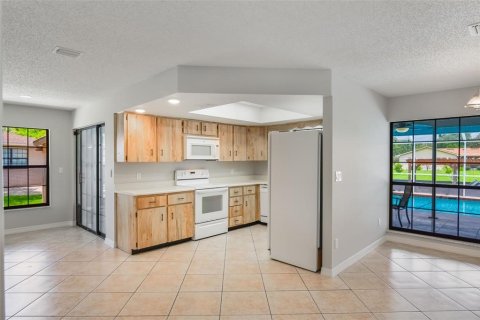 House in Tavares, Florida 3 bedrooms, 160.07 sq.m. № 1686513 - photo 23