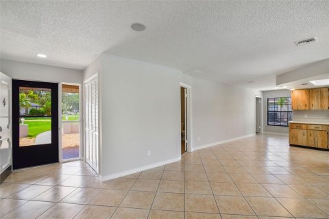 House in Tavares, Florida 3 bedrooms, 160.07 sq.m. № 1686513 - photo 10